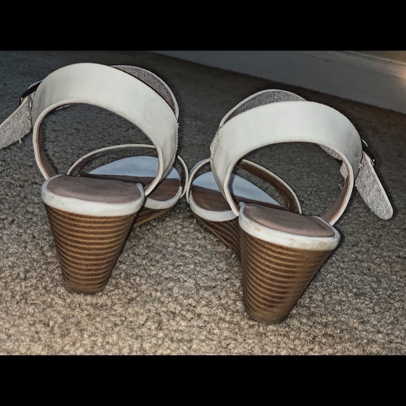 Comfy Wedge Sandals - Picture 3 of 3